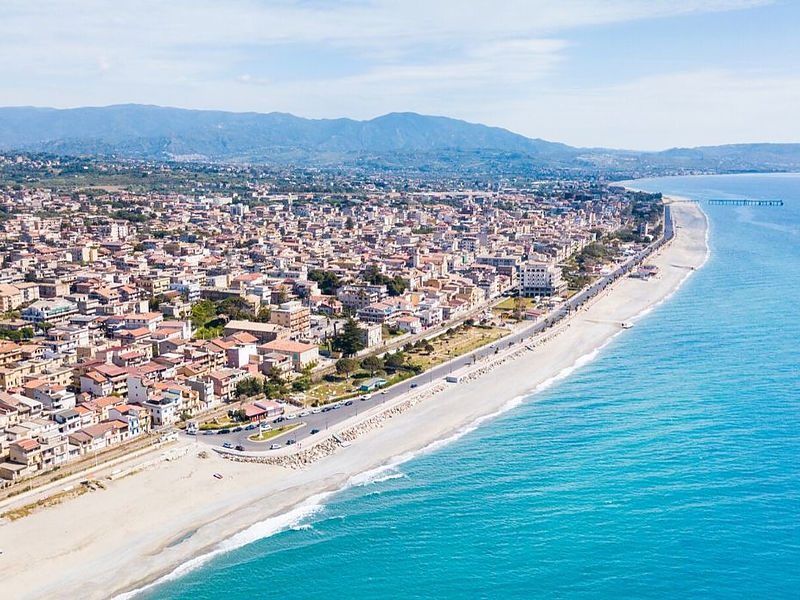 Vista aerea di Siderno e della sua spiaggia